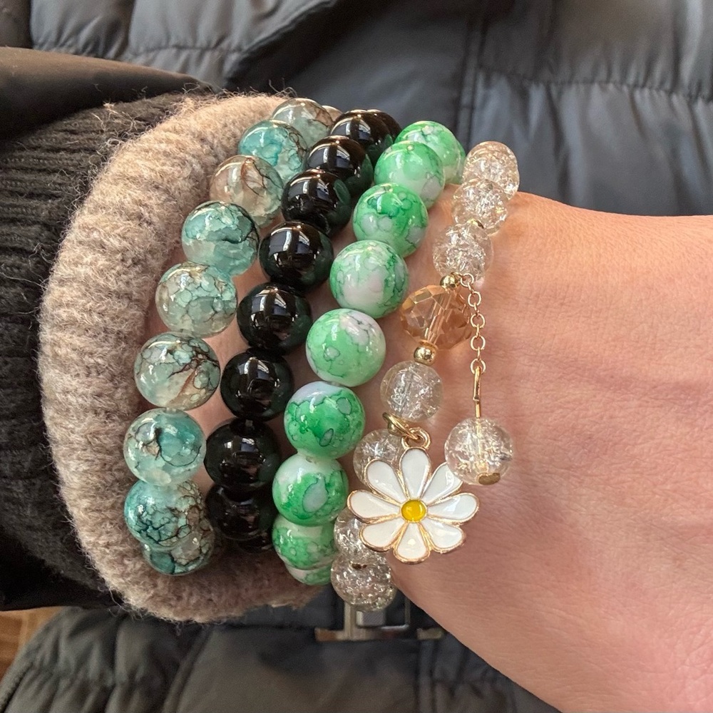 080. Elegant Green and Black Glass Beaded Bracelet Set